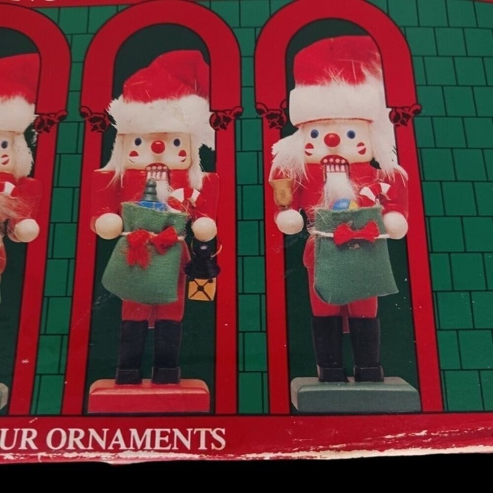 Wooden nutcracker set of 4 ornaments - Picture 3 of 6